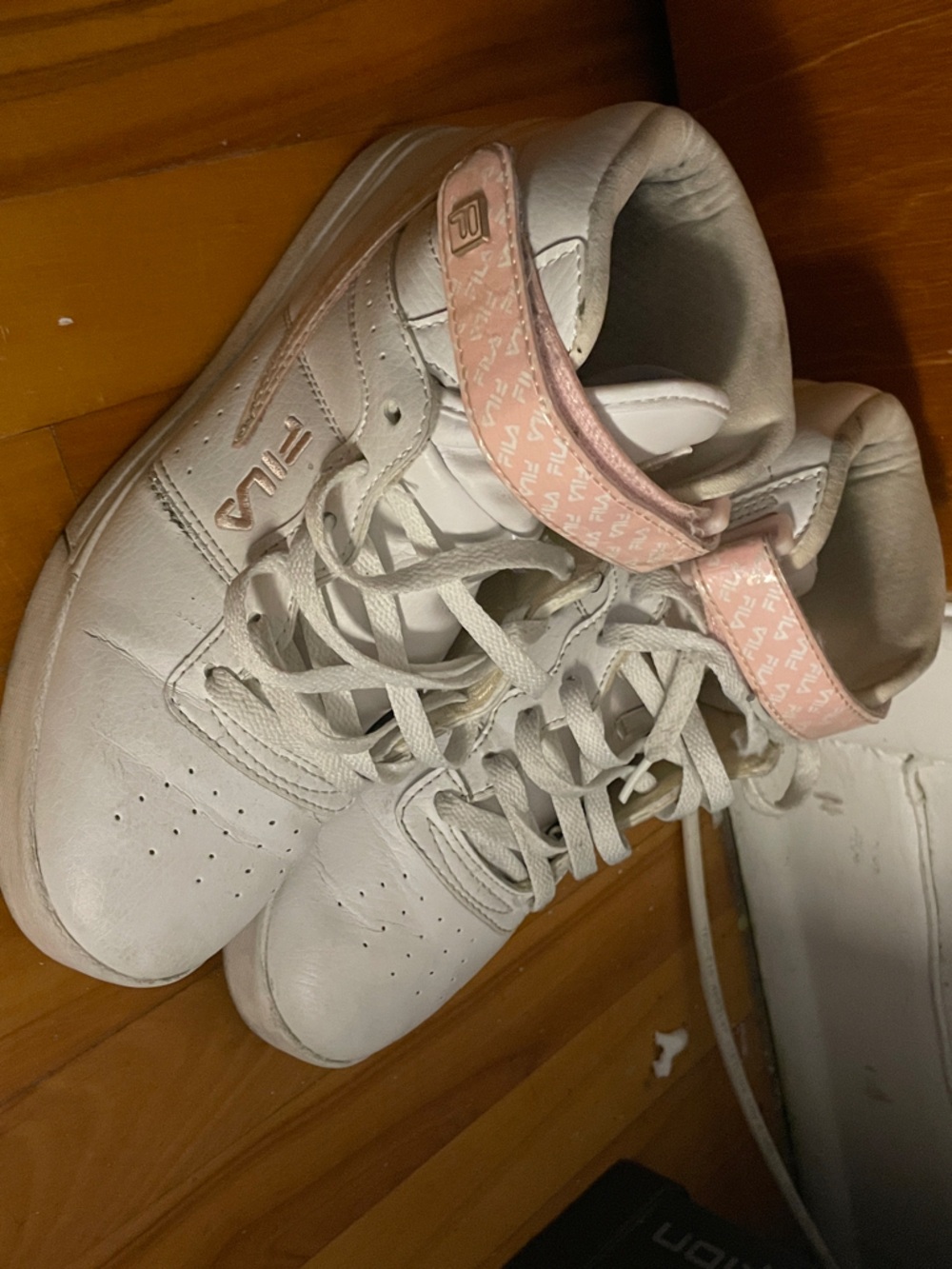 Fila White High-Top Sneakers with Pale Pink strap 20$ second hand, comfortable